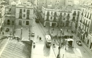 Fotografia antiga de la plaça Rovira de Gràcia en color sepia des de dalt